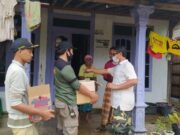 Door to Door, Kades – Banser Bagikan Logistik Korban Banjir