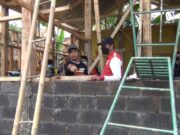 Iuran Bedah Rumah Warga Miskin, Wihaji-Suyono Bersama ASN Kerja Bakti