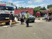 Polisi Sisir Jalur Pantura Alas Roban Sasar Truk Parkir Sembarangan