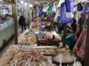 Harga Daging Ayam Mahal, Warga Pilih Kepala-Ceker