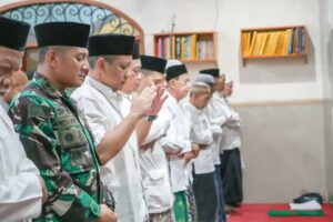Walikota Pekalongan Afzan Arslan Djunaid ikuti Sholat Tarling