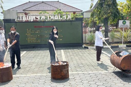 Transparan-Akuntabel, Kejari Kendal Musnahkan BB Tipidum