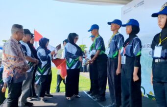 Tingkatkan Mental Manpower Lokal, KITB Gelar Giat PRIMA plt dirut kitb serahkan penghargaan ke peserta prima